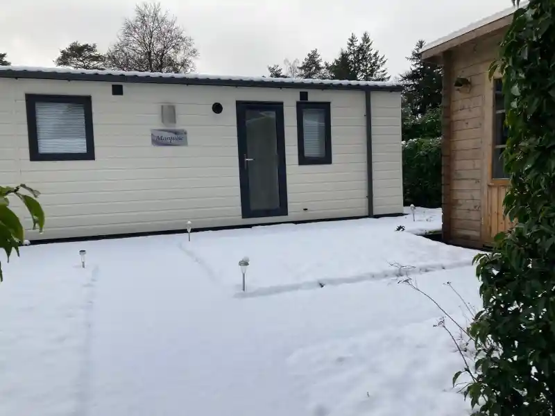 Chalet de Bosuil tuin sneeuw